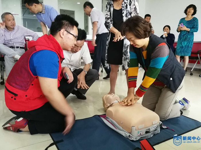 �Ͼ���ҵ��ѧ��ʮ�ֻ�Ӧ���Ȼ���ѵ�Ŷ�Ϊũ������Ա������ѵ (3).jpg